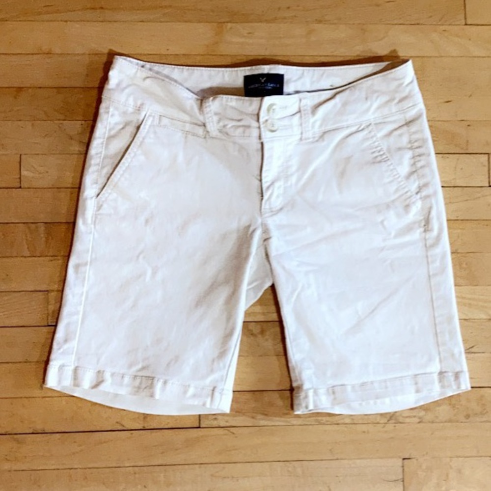 AMERICAN EAGLE 🦅 BERMUDA STRETCH KHAKIS SHORTS